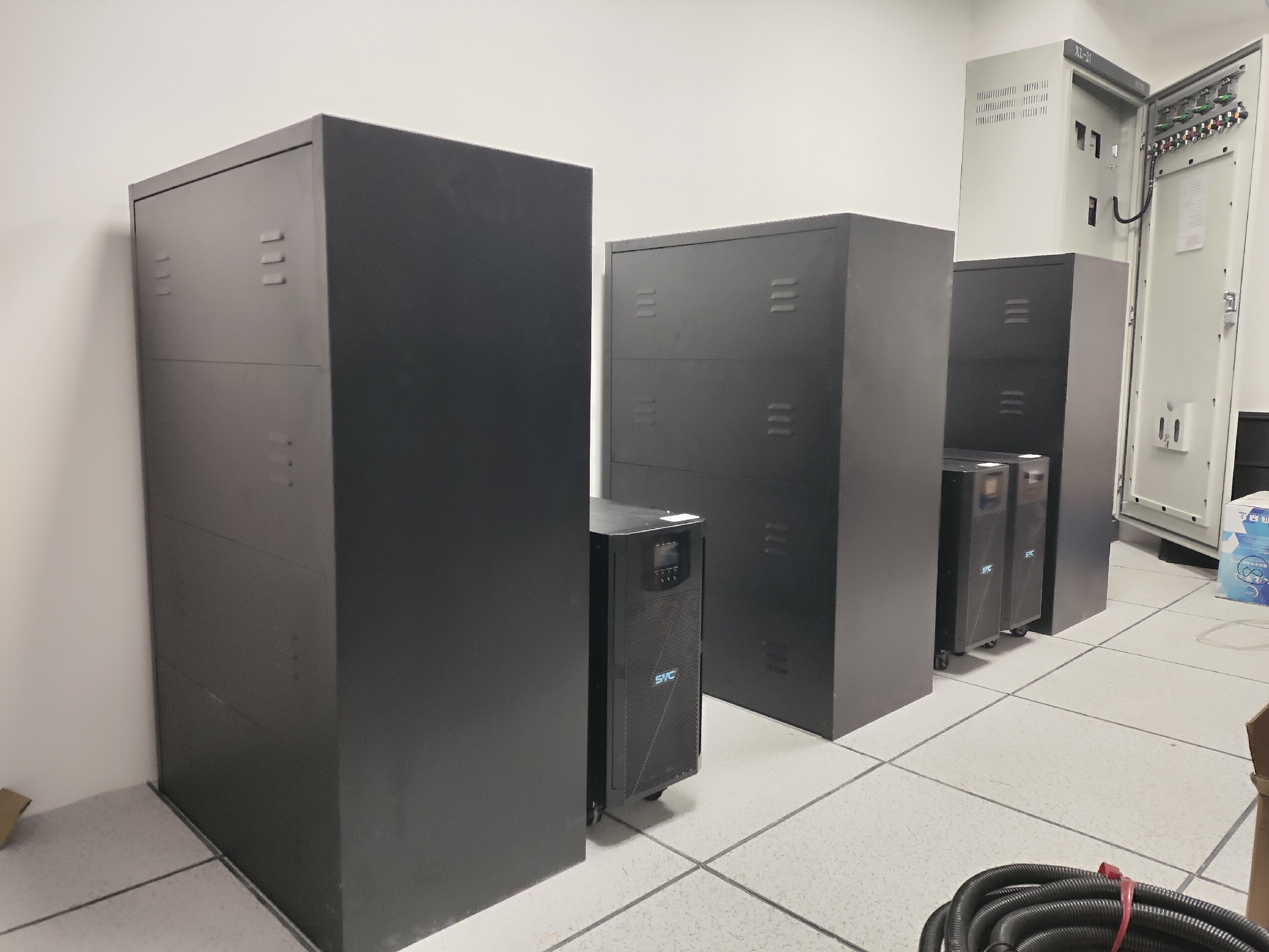 UPS不间断电源SVC蓄电池安装