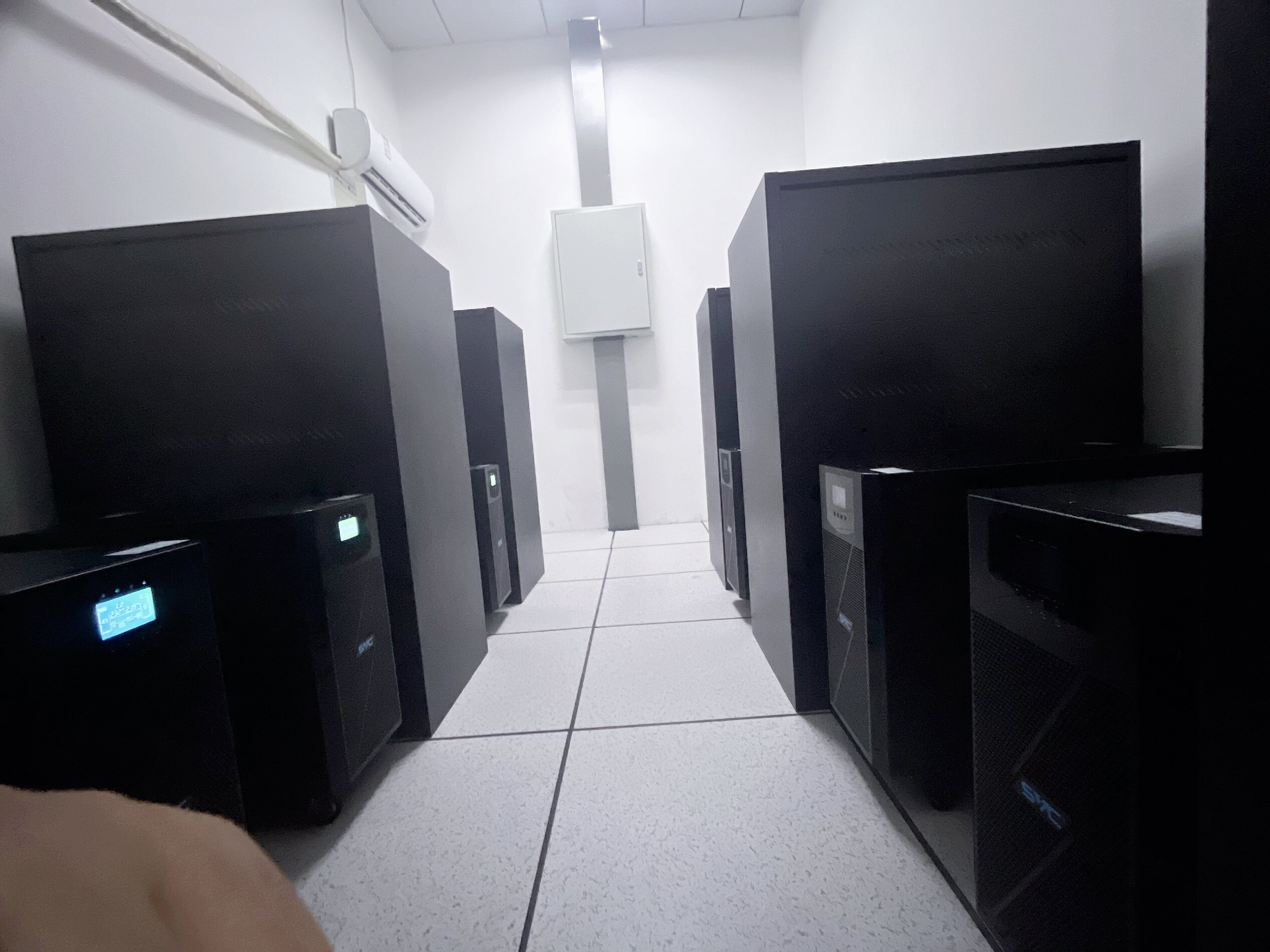 机房UPS不间断电源SVC蓄电池安装